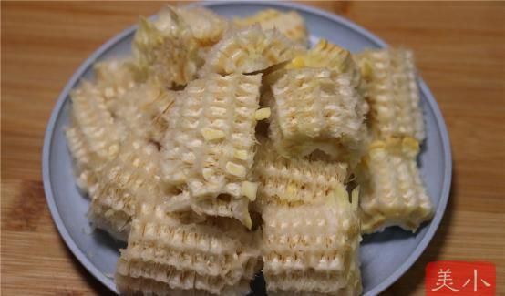  小孩|吃剩的玉米棒别扔掉，这样简单一煮，营养又暖胃，小孩一碗不够吃