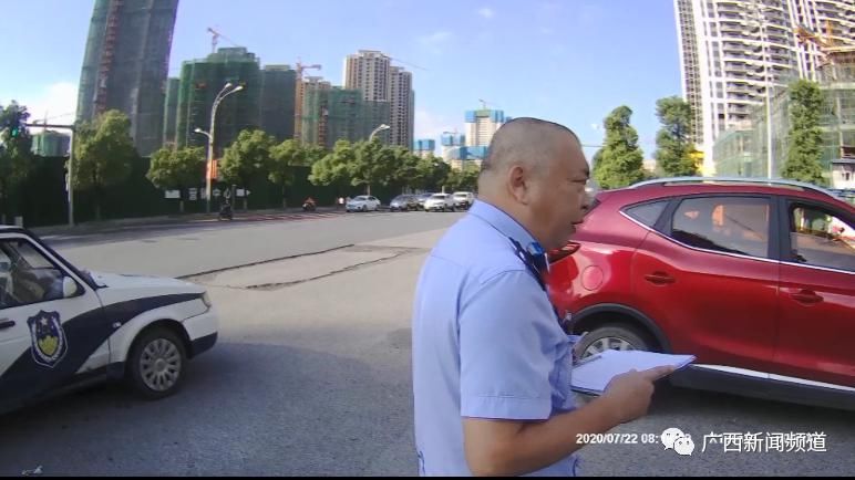  电动车|惊险！电动车被撞飞却要负全责，这是怎么回事？