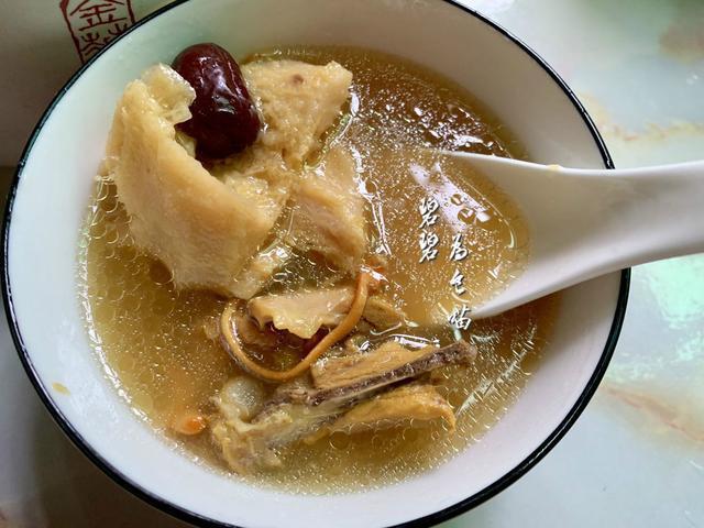  煲汤|夏天要多喝这道汤，滋阴补血，女人多喝气血好，再贵也要舍得买