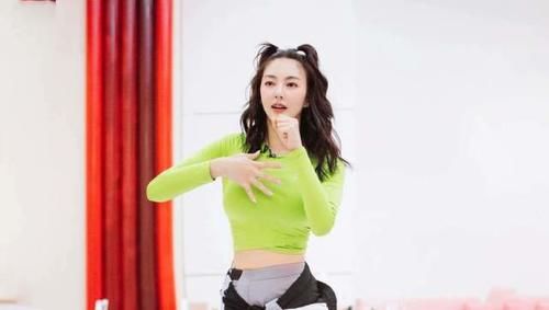 蓝盈莹|《浪姐》最聪明的人:怼得了伊能静,护得了张含韵,管得了蓝盈莹