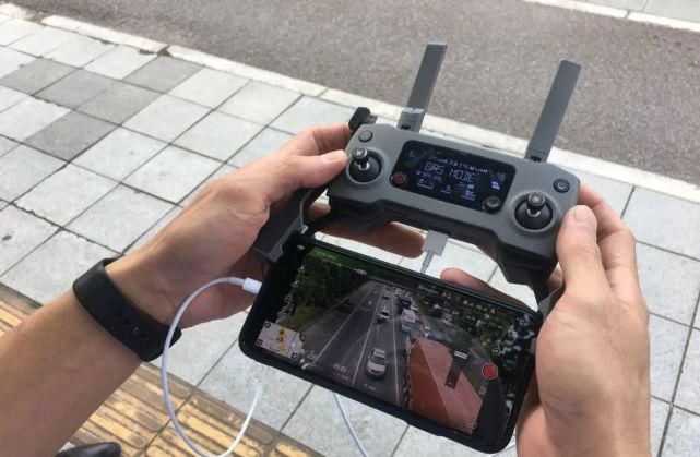 后退|无人机喊话：“大爷你越线了，请往后退”