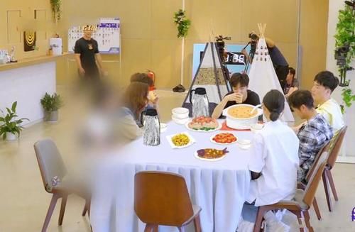  官博|喻言又被狙，央视不爱芒果打码，官博放任自流不想提