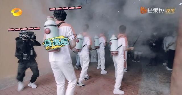  保安|90万点赞热搜第一：明星综艺能这么做，其实不止要搞笑那么简单