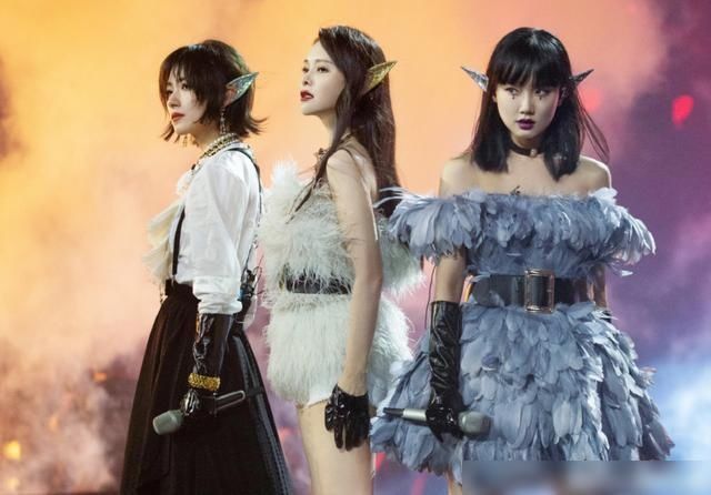  决赛舞台上|《乘风破浪的姐姐》决赛公演宁静黄龄被偏爱？吴昕才是真正的宠儿