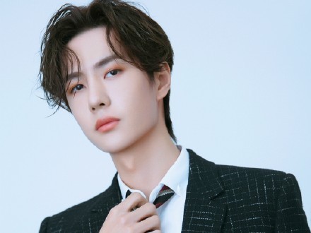 王一博|张艺兴喜欢她5年,王一博不敢和她对视,她到底有多大的魅力