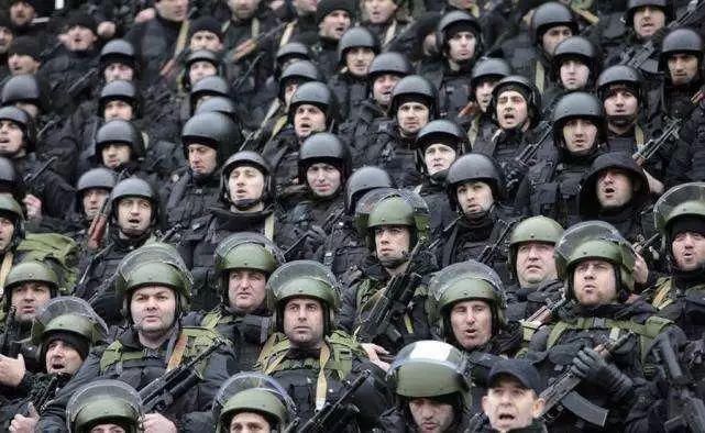 战争|淌满毛熊血泪的人间地狱:少见的真实血腥车臣战争图