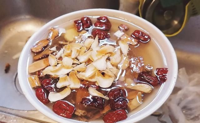 在家|在家也可以煲老火山药鲫鱼汤,鲜美营养