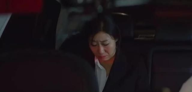  电影|罗美兰新片上映，双门洞豹子女士变身国会议员，遭神秘诅咒