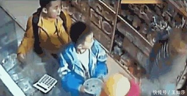 超市|4岁孩子逛超市拿零食忘付钱,超市要求十倍付款,宝妈做法获称赞