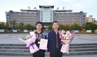 家教|做家教挣学费，家境贫寒压不垮—通山阳光男孩朱周逐梦清华
