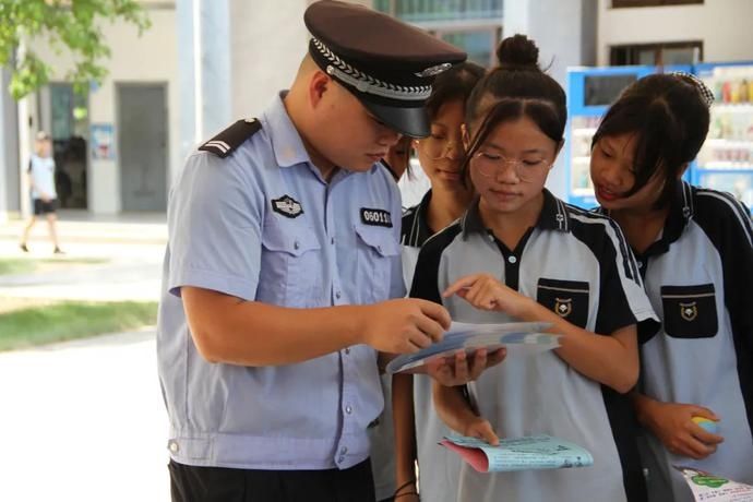 禁毒模拟|警察蜀黍带来开学第一课,孩子们收获满满!