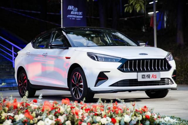  腰间盘|比腰间盘还突出，10万元落地的家轿还能这么玩？