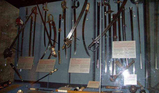 老兵|抗战老兵上交一把武士刀，日本愿以600万赎回，只因刀上刻了9个字