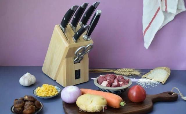  牛肉|【健康美食】超级简单，0失败的牛肉蔬菜焖饭~