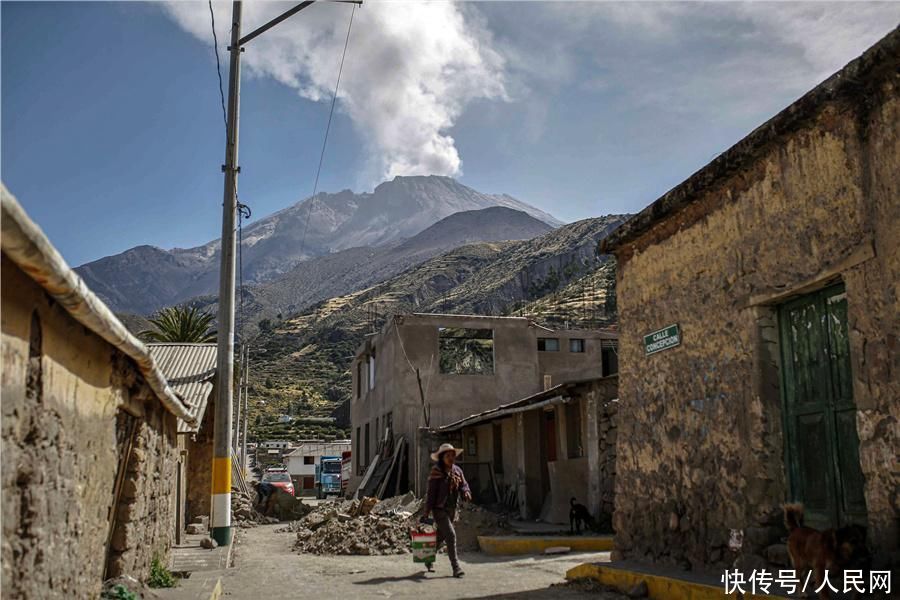 秘鲁乌维纳斯火山持续活跃