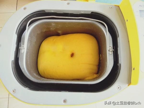 胡萝卜|秋天,爱吃饼这么做,材料丰富,暄松柔软,好吃又好看