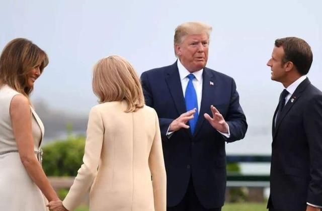  吉特|布丽吉特罕见穿运动鞋！青春靓丽宛如少女，比穿晚礼服更有自信