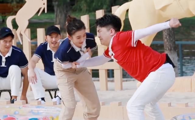  祖儿|张大大的咸猪手！跑男骚扰黄龄拳打祖儿，没有好人缘仅仅赖手吗？