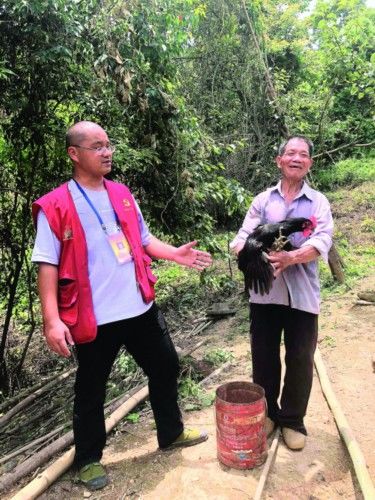 书记|“摩托书记”李振华：驻村5年让大山村变了样