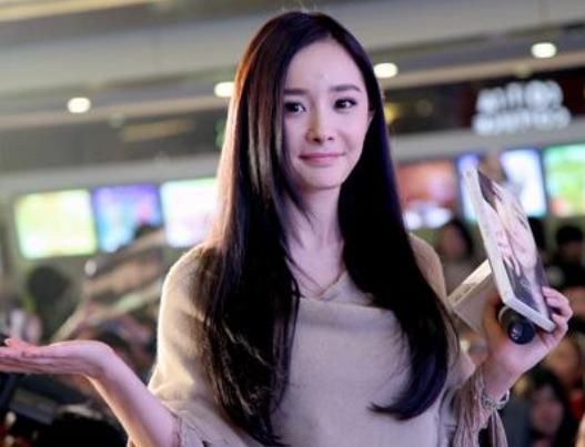 娱乐圈中|最受欢迎女演员大洗牌，杨紫无缘前四，赵丽颖第二，看到榜首：霸屏女神！