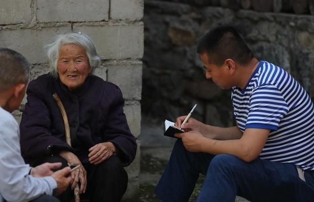  户口|九旬老太拒绝上户口，临终前坦白真实身份，村民：藏得真深！