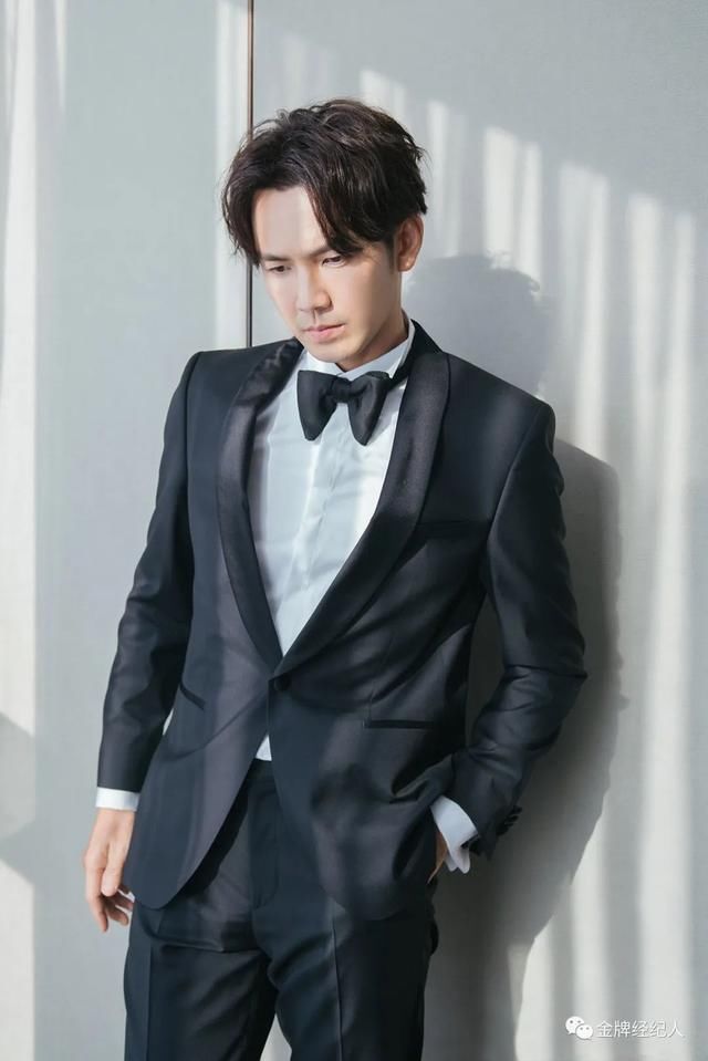  不合时宜|“不合时宜”的钟汉良？