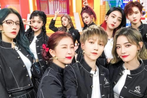  观众满满|THE9穿《青2》制服，去央视录制节目，中文团名有创意