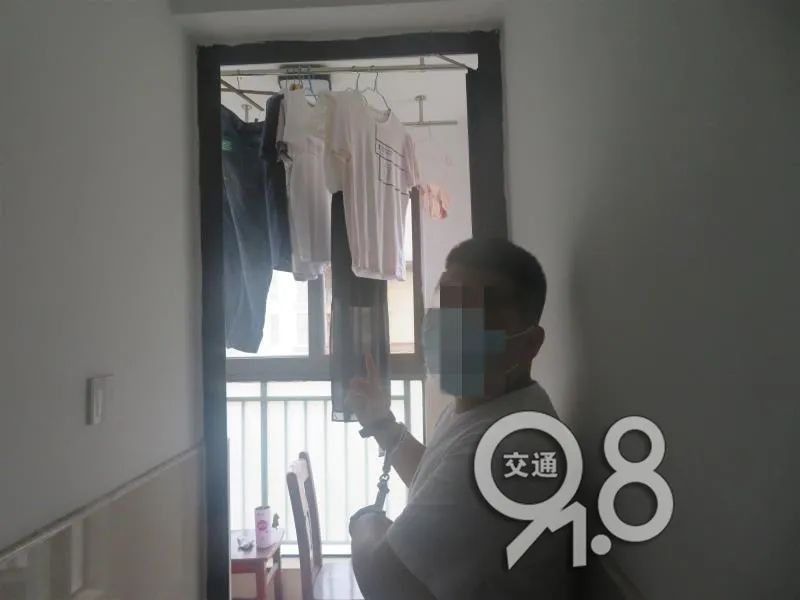 杭州|杭州25岁白衣男子偷女士内衣，在作案现场当场被抓！