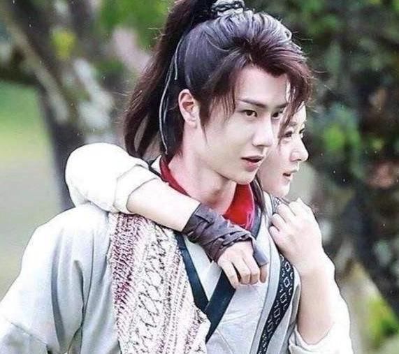  资本|《这！就是街舞》，“单腿后旋转”的王一博，耍帅真的有资本啊！