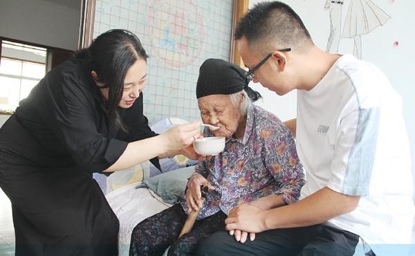  发脑溢血|照顾老人 两年没睡囫囵觉