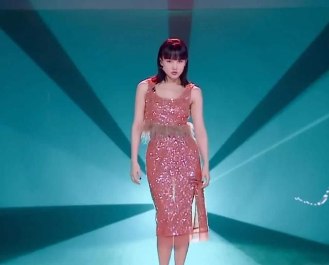  会很尴尬|奔跑吧4：黄龄惨遭张大大“咸猪手”，baby都吓到赶紧躲开？