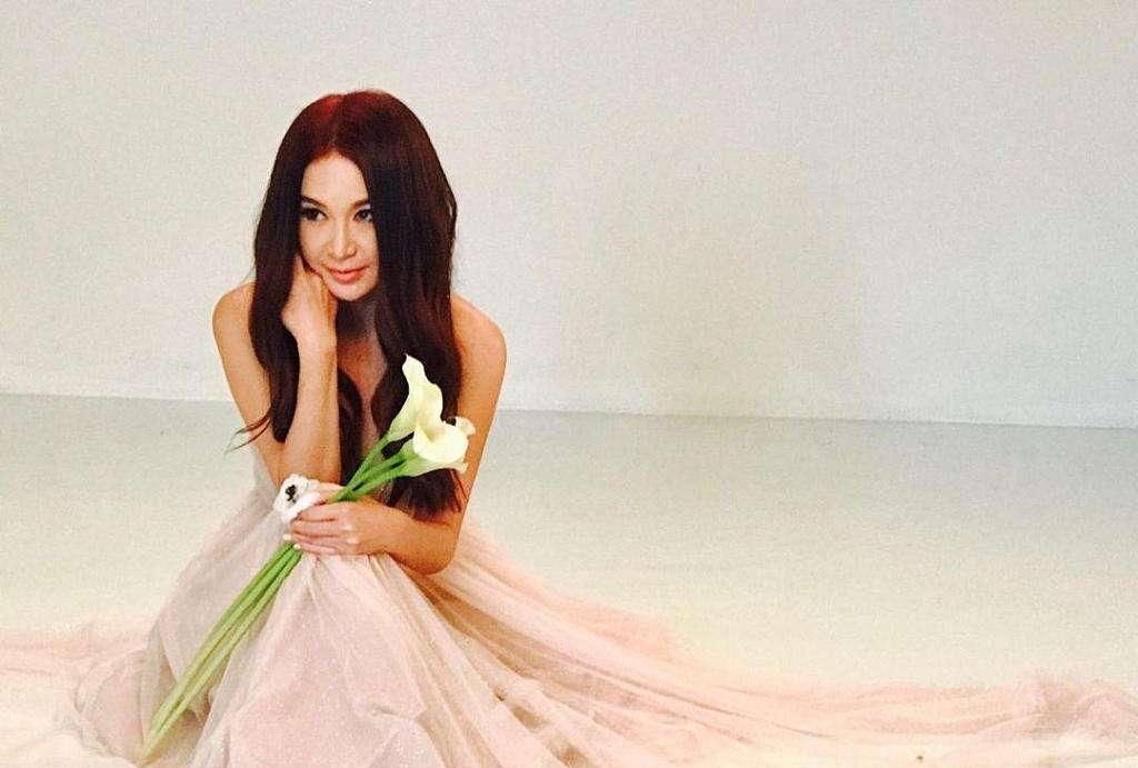  海外|温碧霞和富豪老公海外度假，同框照流出，网友：看着像两代人！