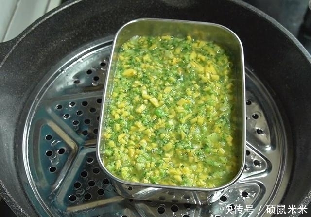 过瘾|秋天要多吃南瓜,加一朵西兰花,不用炒不用炖,一口一块真过瘾