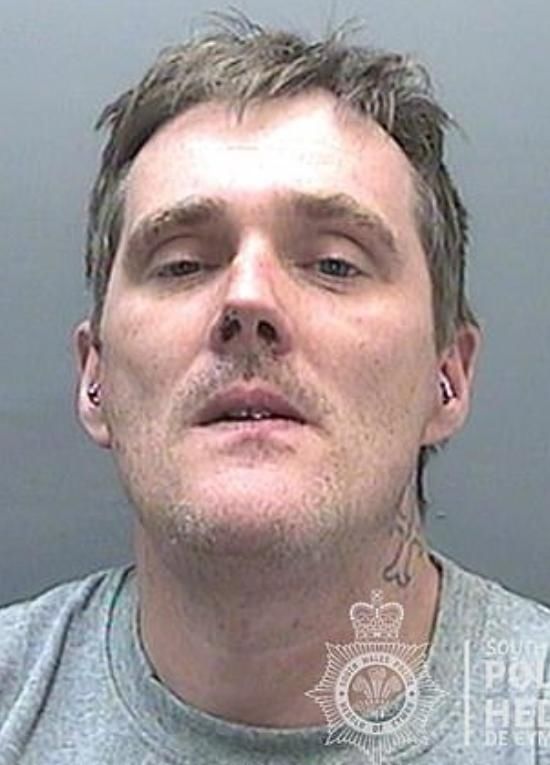  虐杀|英国已婚女子跟陌生酒吧壮汉回家被虐杀，临死绝望从窗口无声呼救