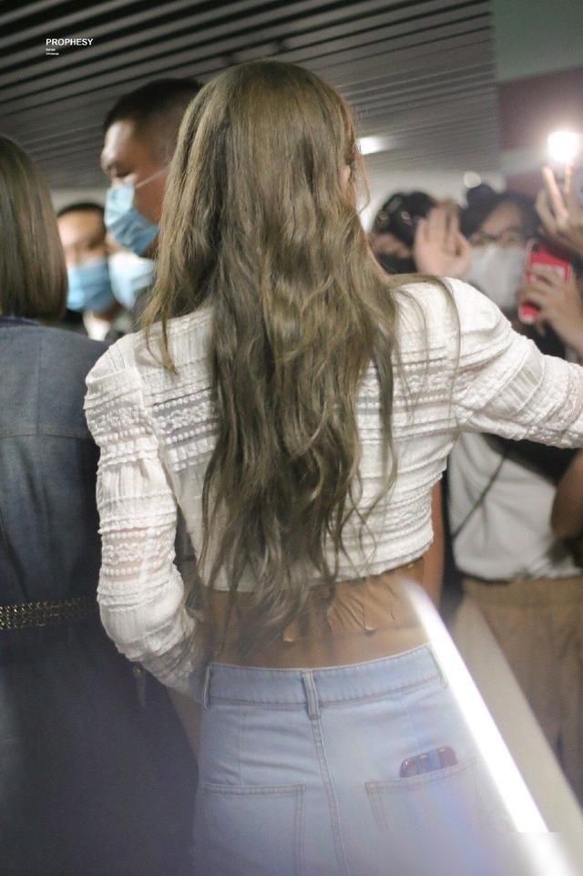  极限|录制《极限挑战》不允许露纹身？谁注意到喻言的三层防护！