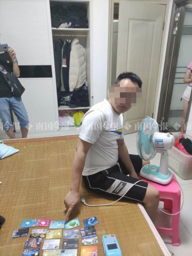 电话卡|这辆小E竟藏不可告人秘密!民警打开后备箱发现…