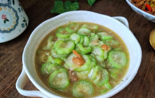  丝瓜|丝瓜最下饭的做法，只需放盐就特鲜，清热败火，我家天天做