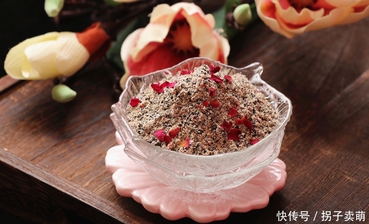 适合|适合秋天吃的一种食材,炒好囤起来,想吃舀一勺,常吃对头发好