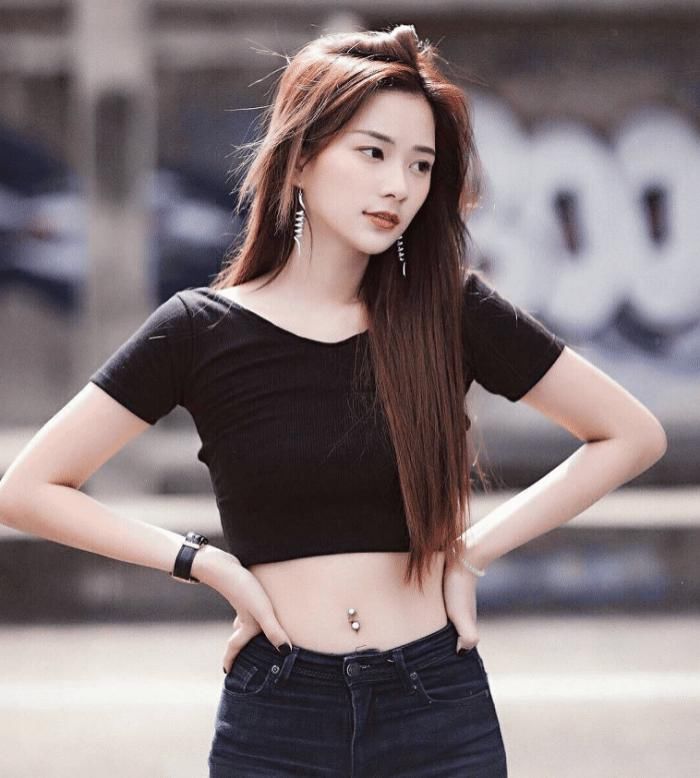  脸蛋|脸蛋漂亮的妹子，身材好气质佳