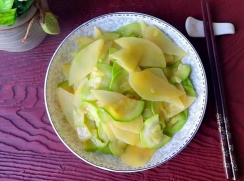  西葫芦|小暑过后，宁可少吃猪肉，也要多吃此菜，钙质是牛奶3倍，越吃越瘦