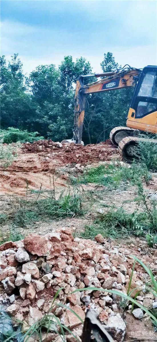 货车|丹寨：多辆货车夜间潜入清江村盗运重晶石 村民：曾想去阻拦怕被报复