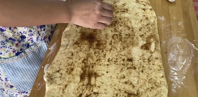  面食|烙饼时，到底需不需要酵母？卖饼老板告诉你配方，和买的一个味