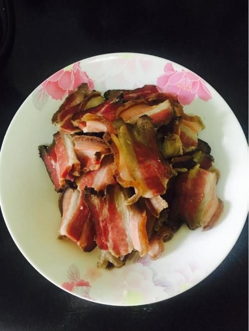  腊肉|临近秋分，愈发馋这道湘西小炒，比肉过瘾，咸香下饭