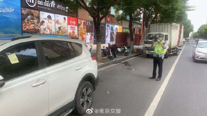 违停|车辆违停!一查竟有30多次曝光未处理 车辆已过检