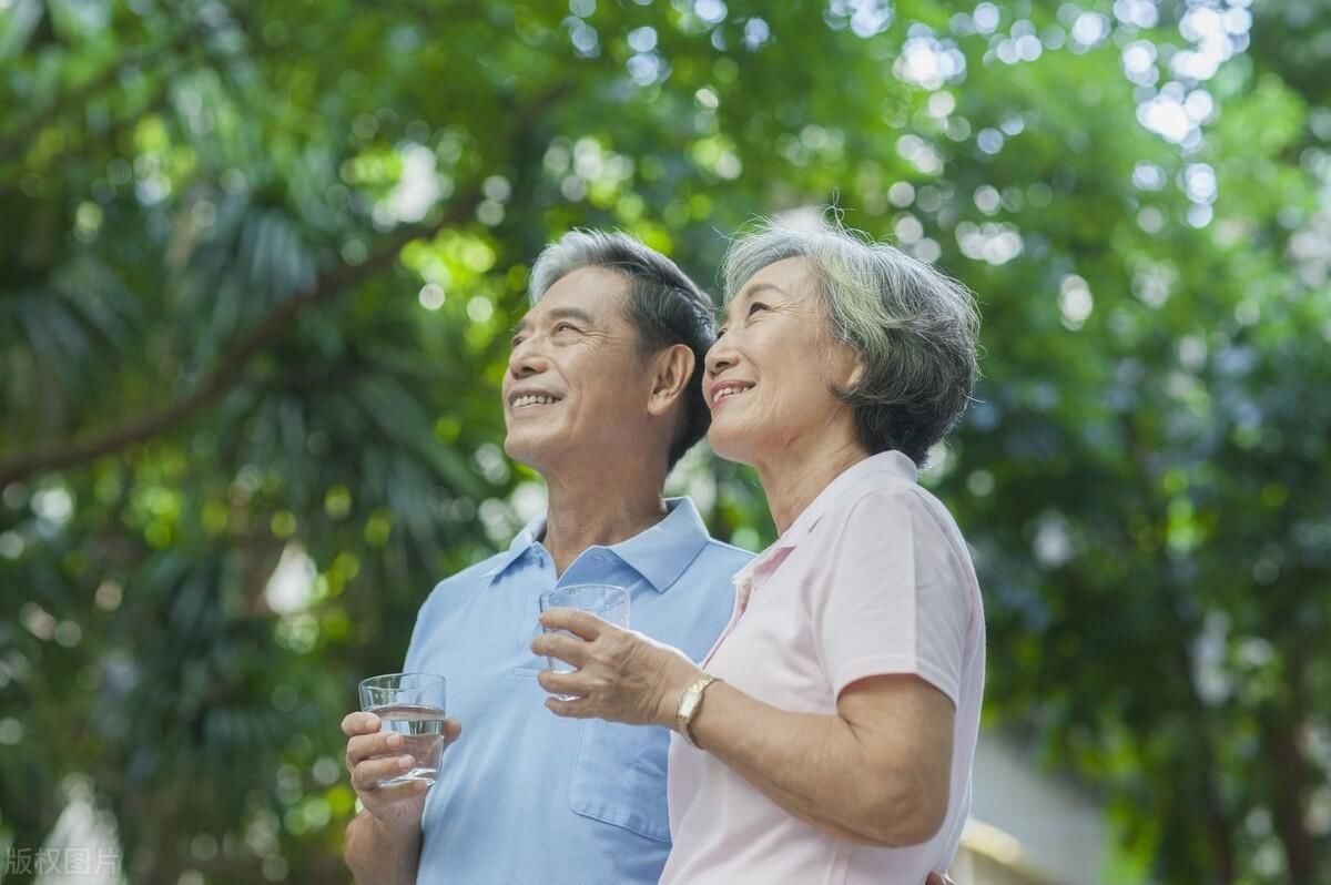没有便意的便秘怎么办(没有便意或拉不出大便，怎么办？中医提醒：4个方法助你告别便秘​)