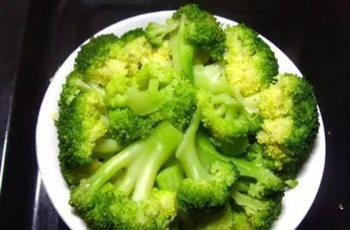  孩子|西蓝花与它搭配，平底锅一烙就完事，营养简单，孩子爱吃这早餐