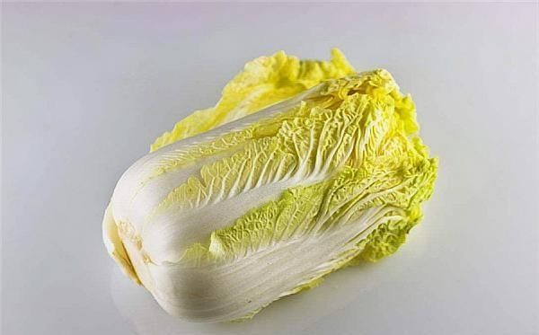 发黄|女生皮肤发黄缺水？吃这4菜4果，皮肤水润白皙，比化妆品还好用！