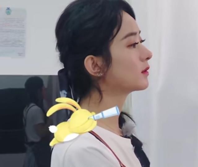  中餐厅|《中餐厅》赵丽颖工作后被镜头抓拍，32岁的颜值我没看错吧？