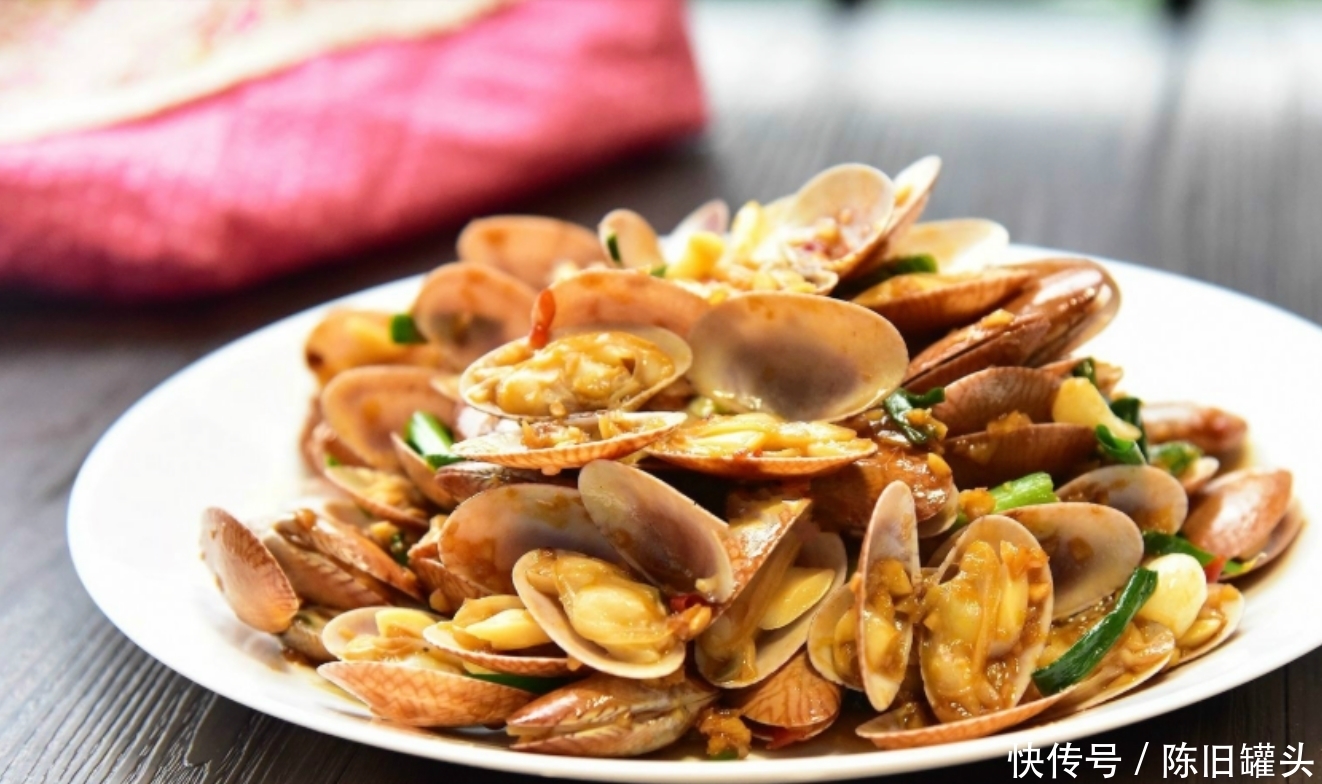 购买|配送员吃了花蛤给差评,第二天就被停岗?店长:多次下单后退款