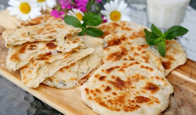  发现|无意中发现油酥饼只要加点它，比烫面的还要软，层层分明撕着吃